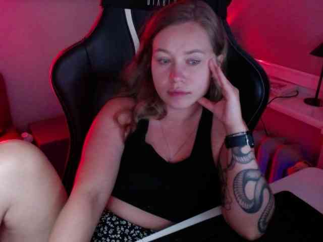 hollyBB webcam