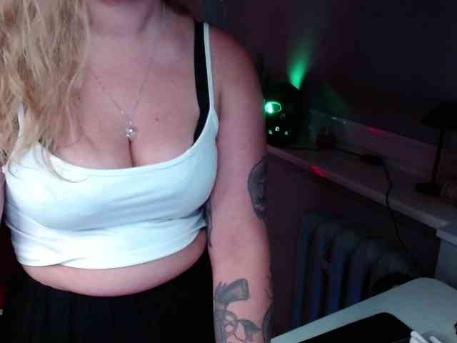 hollyBB webcam