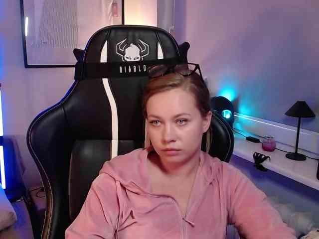 hollyBB webcam