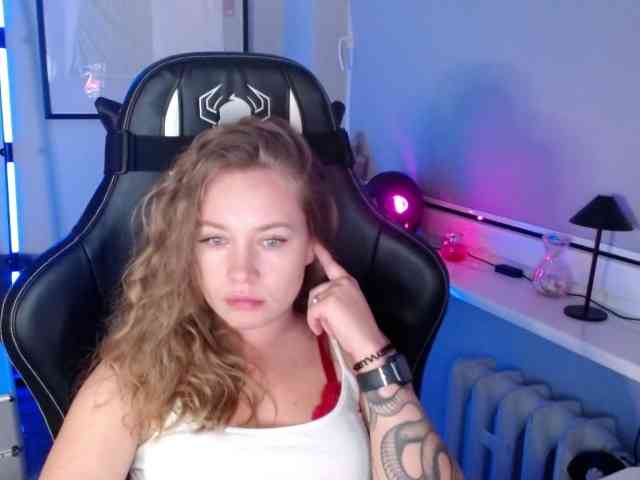 hollyBB webcam