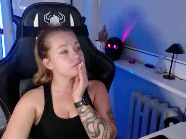 hollyBB webcam