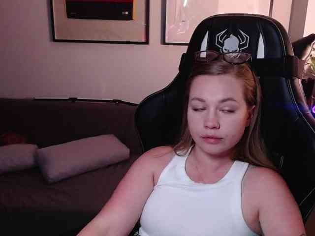 hollyBB webcam