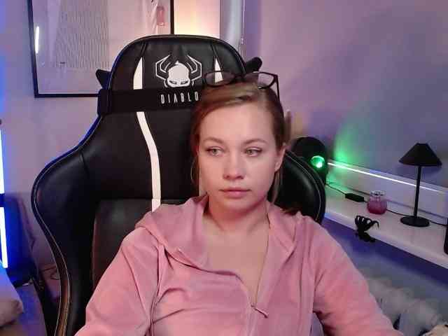 hollyBB webcam