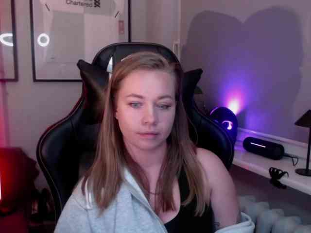 hollyBB webcam