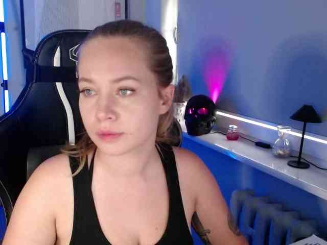 hollyBB webcam