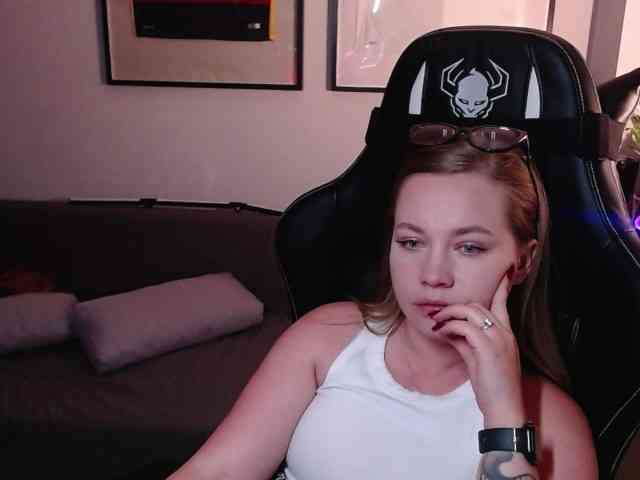 hollyBB webcam