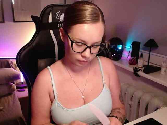 hollyBB webcam