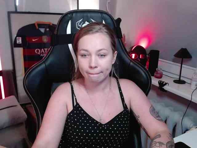 hollyBB hollyBB