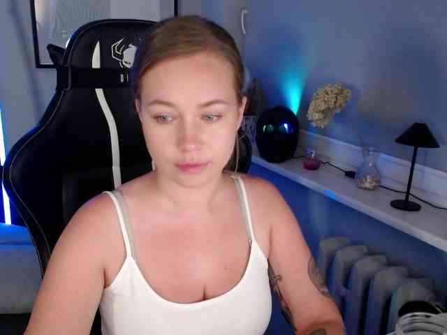 hollyBB webcam