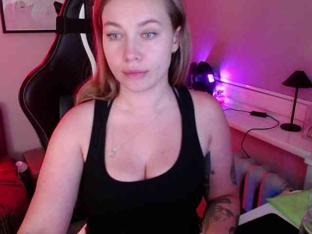 hollyBB webcam