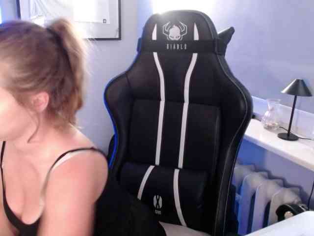 hollyBB webcam