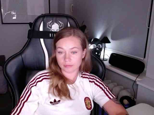 hollyBB webcam
