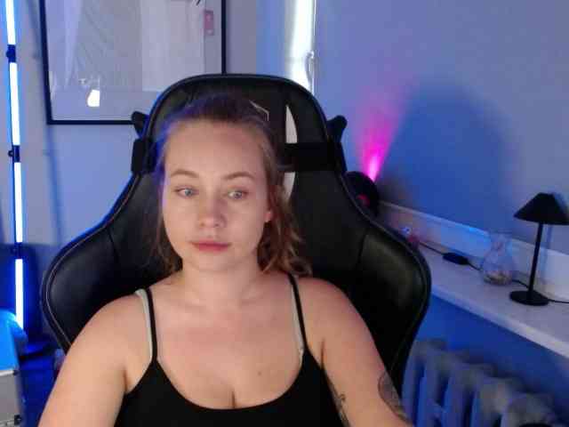 hollyBB webcam