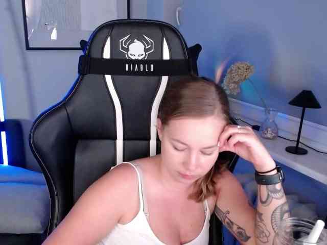 hollyBB webcam