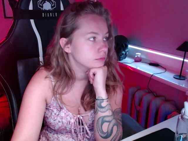 hollyBB webcam