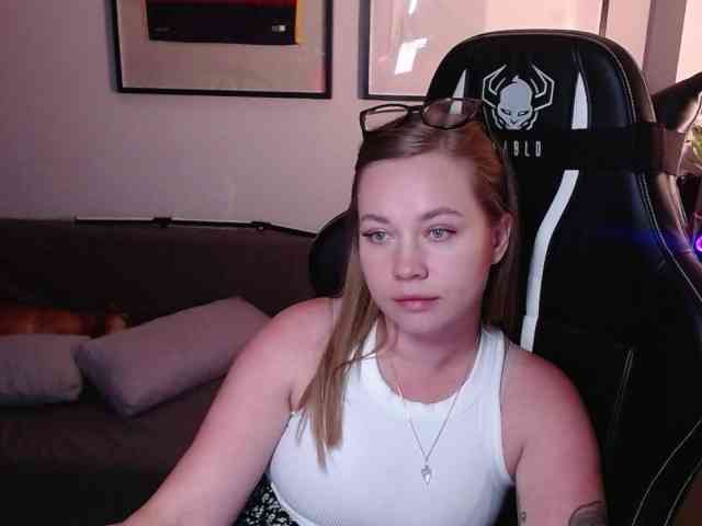 hollyBB webcam