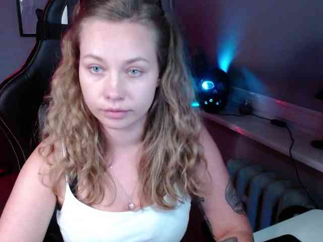 hollyBB webcam