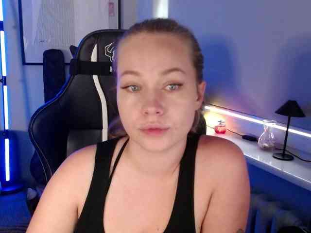 hollyBB webcam