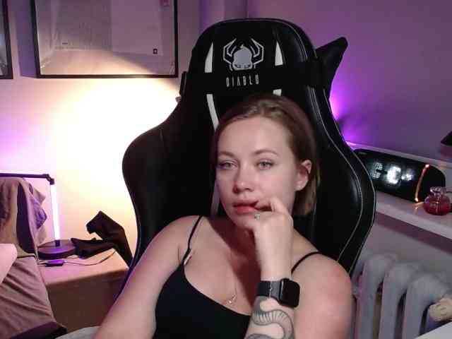 hollyBB webcam