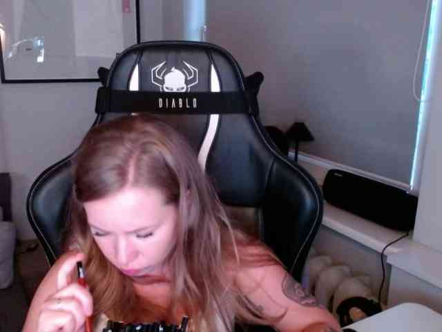 hollyBB webcam