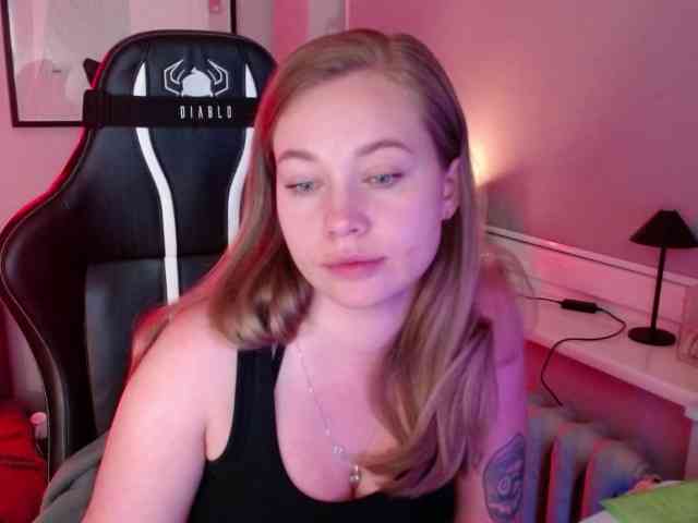 hollyBB webcam