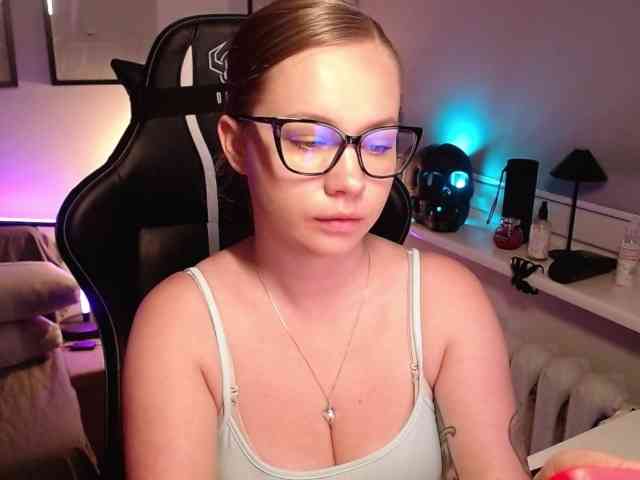 hollyBB webcam