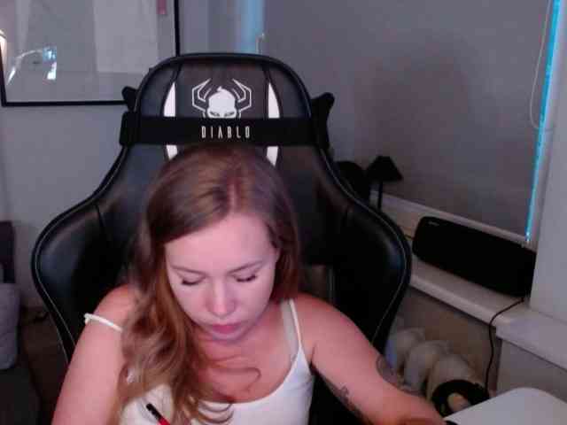 hollyBB webcam