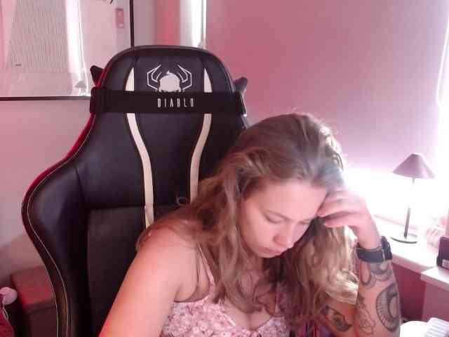 hollyBB webcam