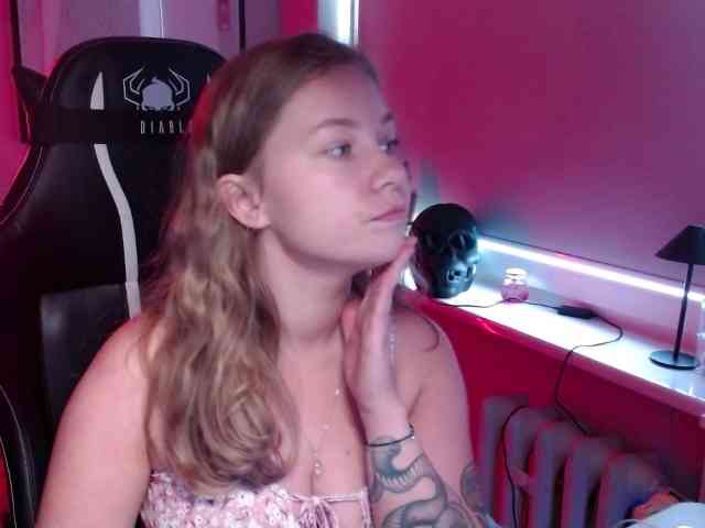 hollyBB webcam