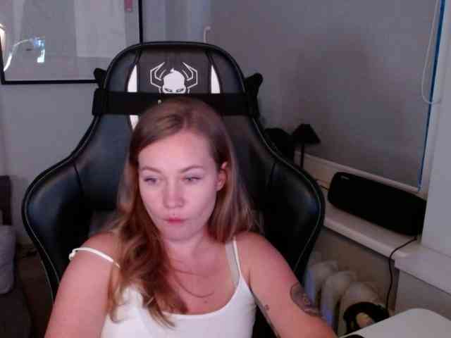 hollyBB webcam