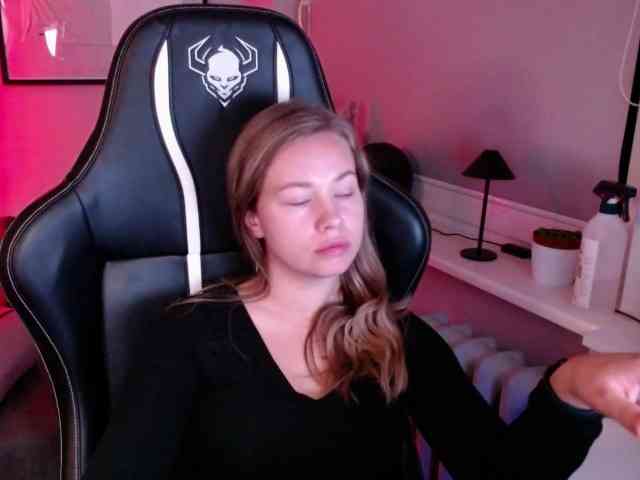 hollyBB webcam