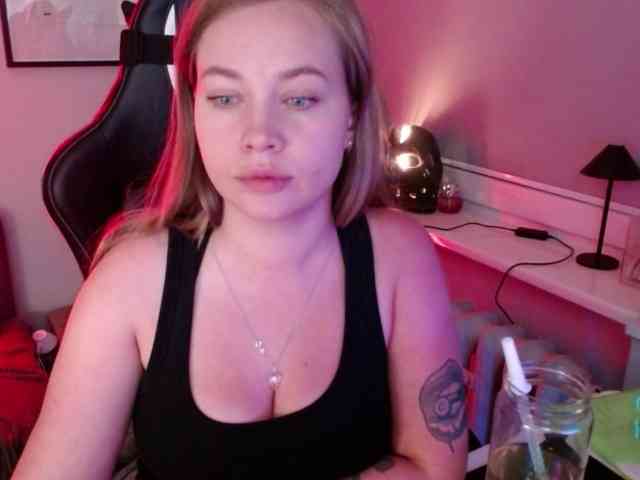 hollyBB webcam