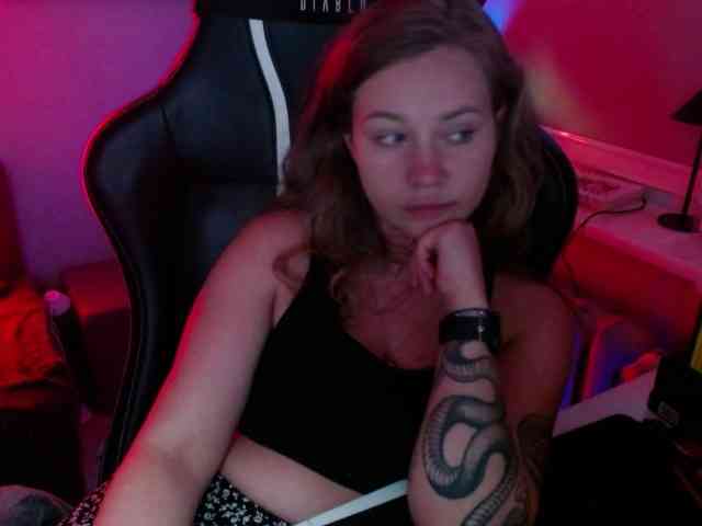 hollyBB webcam