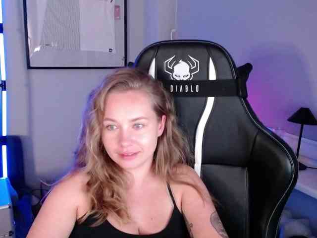 hollyBB webcam