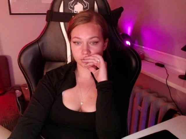 hollyBB webcam