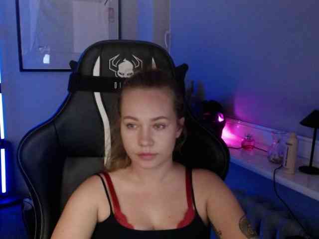 hollyBB webcam