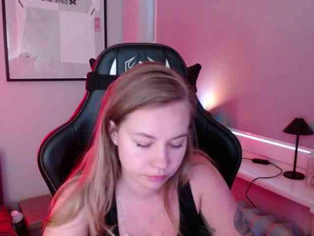hollyBB webcam