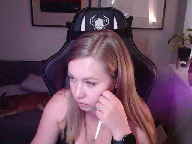 hollyBB webcam