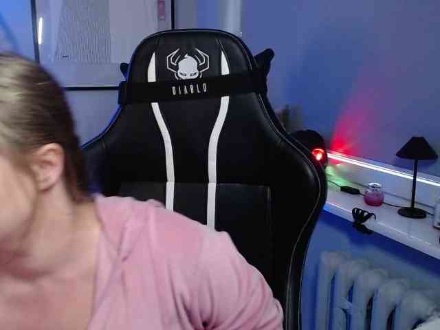hollyBB webcam