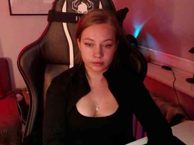 hollyBB webcam