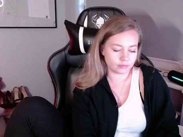 hollyBB webcam