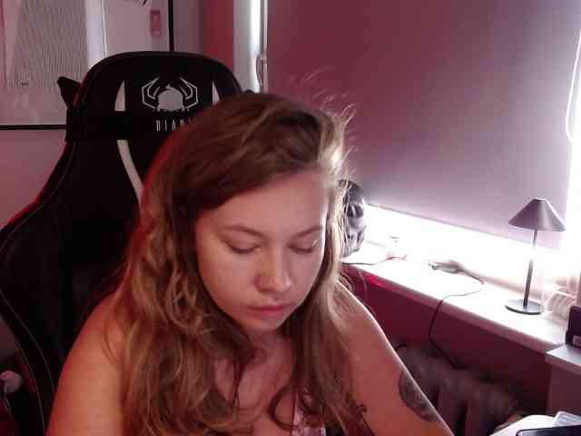 hollyBB webcam