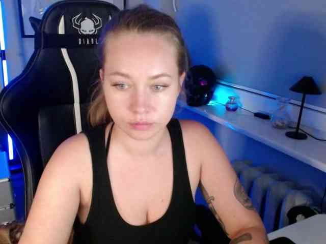 hollyBB webcam