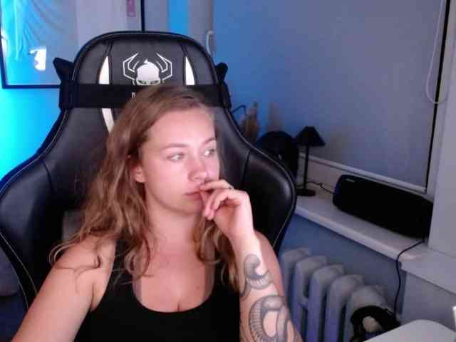 hollyBB webcam