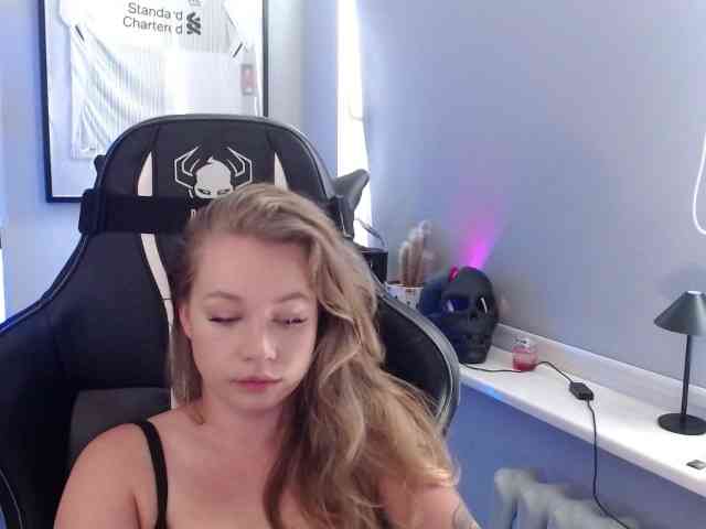 hollyBB webcam