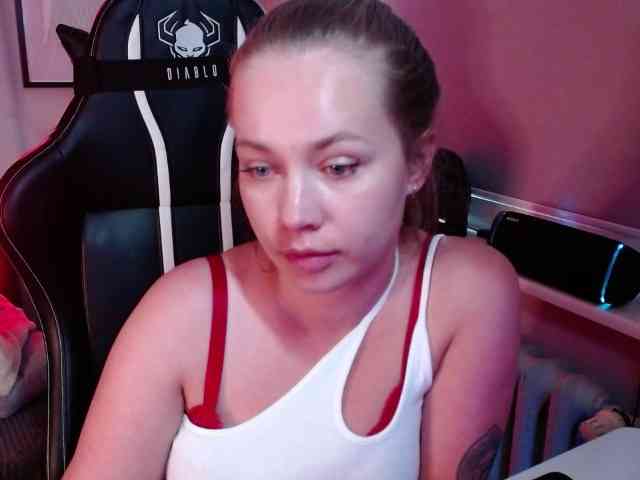 hollyBB webcam