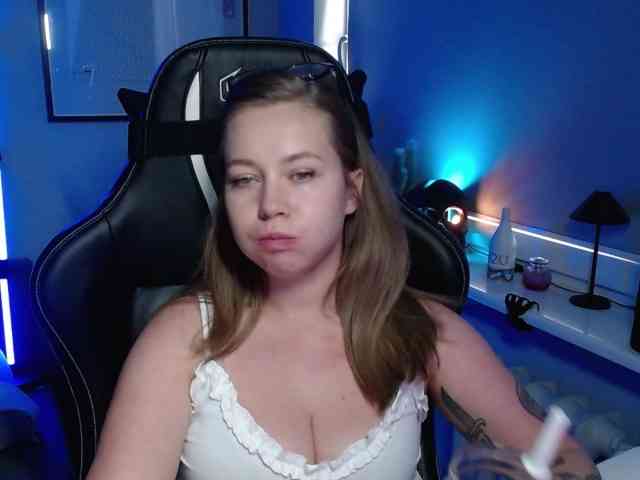 hollyBB webcam