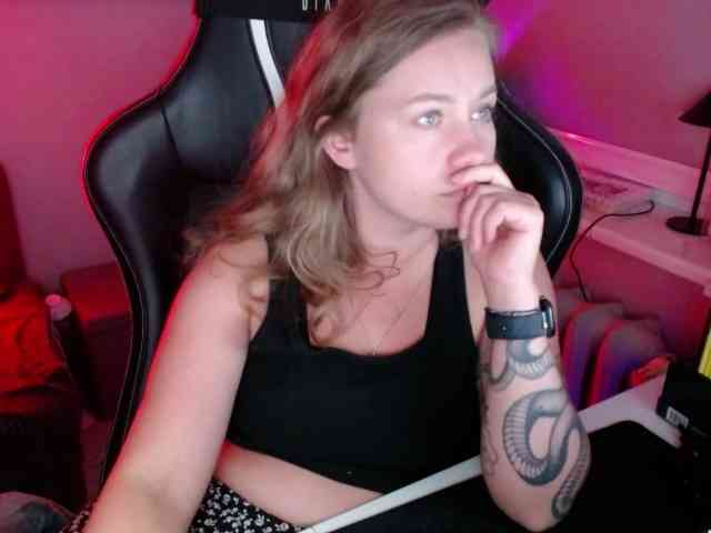 hollyBB webcam