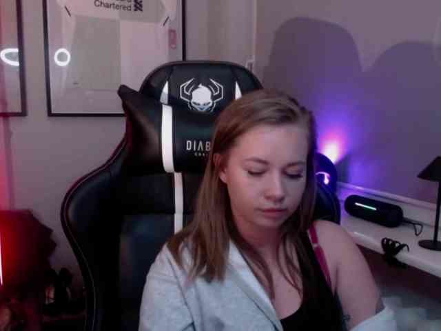 hollyBB webcam