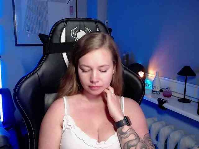 hollyBB webcam